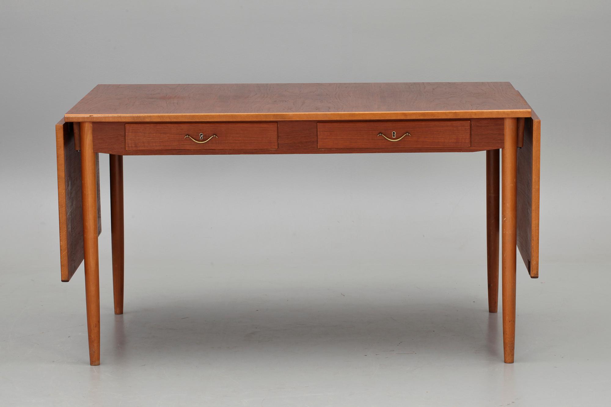 SKRIVBORD, Hugo Troeds, Bjärnum. 1950/60-tal.