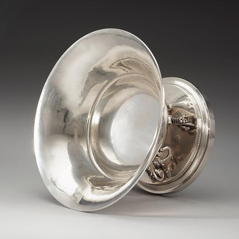 A Johan Rohde 830/1000 silver centerpiece/ bowl, Georg Jensen, Copenhagen 1918, design nr 268.
