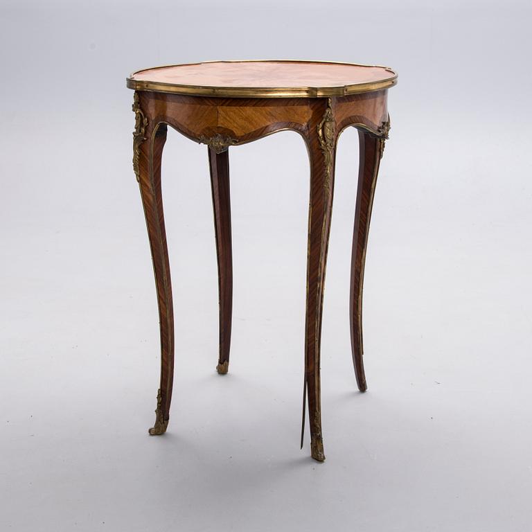 BORD, Louis XV-stil, Frankrike 1900-talets början.