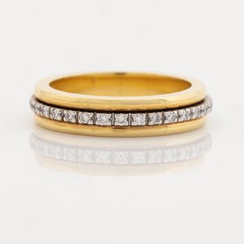 Rensch Nielsen. 18K gold and brilliant cut diamond ring.