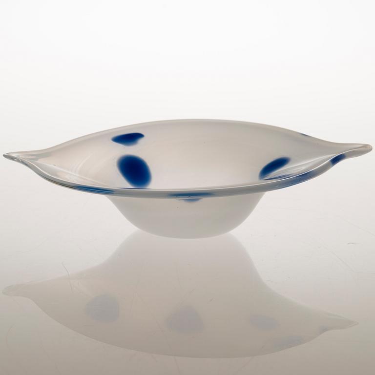 TIINA NORDSTRÖM,  a 'Wind bowl' art glass signed Tiina Nordström Iittala 1996.