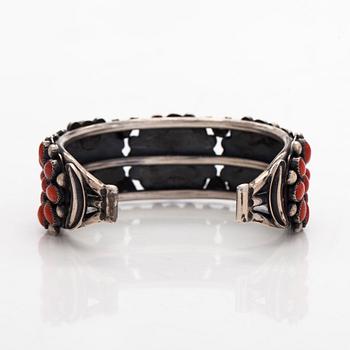 Paul Begay, cuff bracelet, cabochon cut corals, silver.