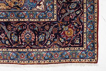 A Kashan carpet, a. 407 x 265 cm.