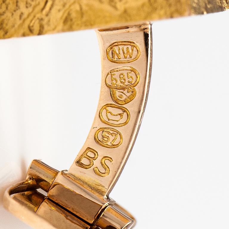 Bror Sundgren, A pair of 14K gold cufflinks. Westerback, Helsinki 1971.