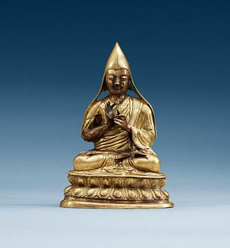 1438. A gilt bronze Tibetan figure of Tsong Kapa, Qing dynasty.