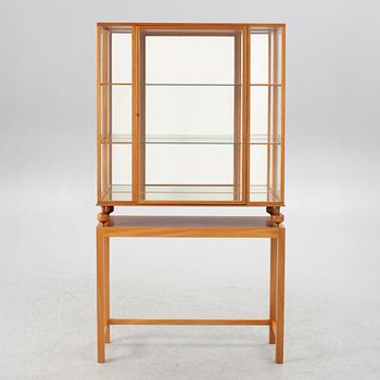 Josef Frank, display cabinet, model 2077, Svenskt Tenn.