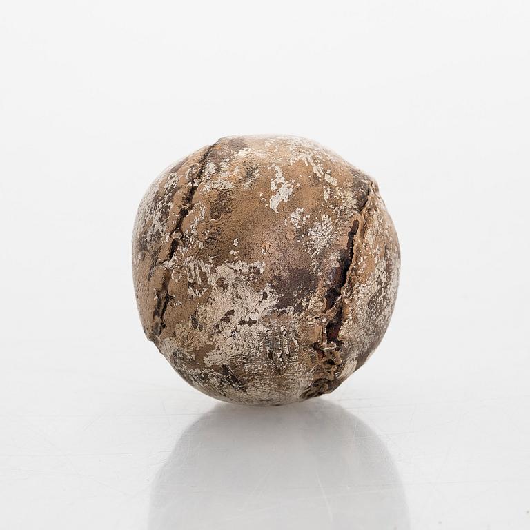 Golfpallo, jalusta päivätty 1840.