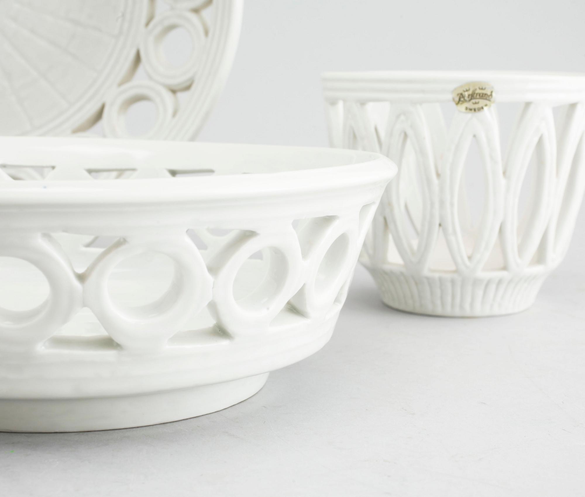 A pair of stoneware bowls, "Olympia", and a flower pot by Gunnar Nylund, Rörstrand, second half of the 20th century.