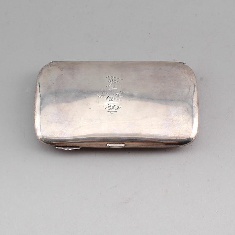 CIGARRETUI, silver, Birmingham 1904. Vikt ca 208 g.
