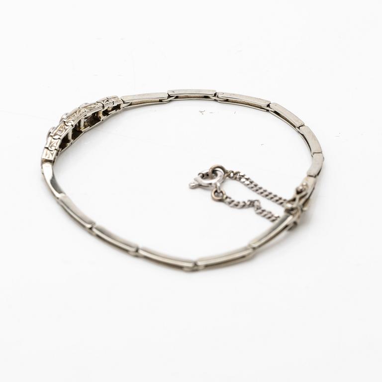Art Deco 18K white gold and platinum bracelet with diamonds.