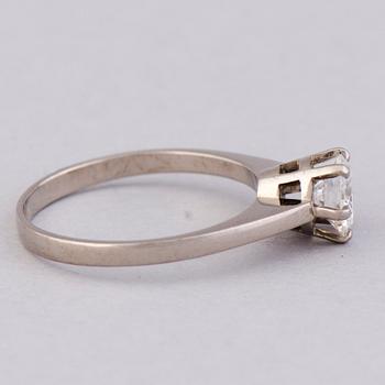 RING, briljantslipad diamant, 18K vitguld. A. Tillander 1973.