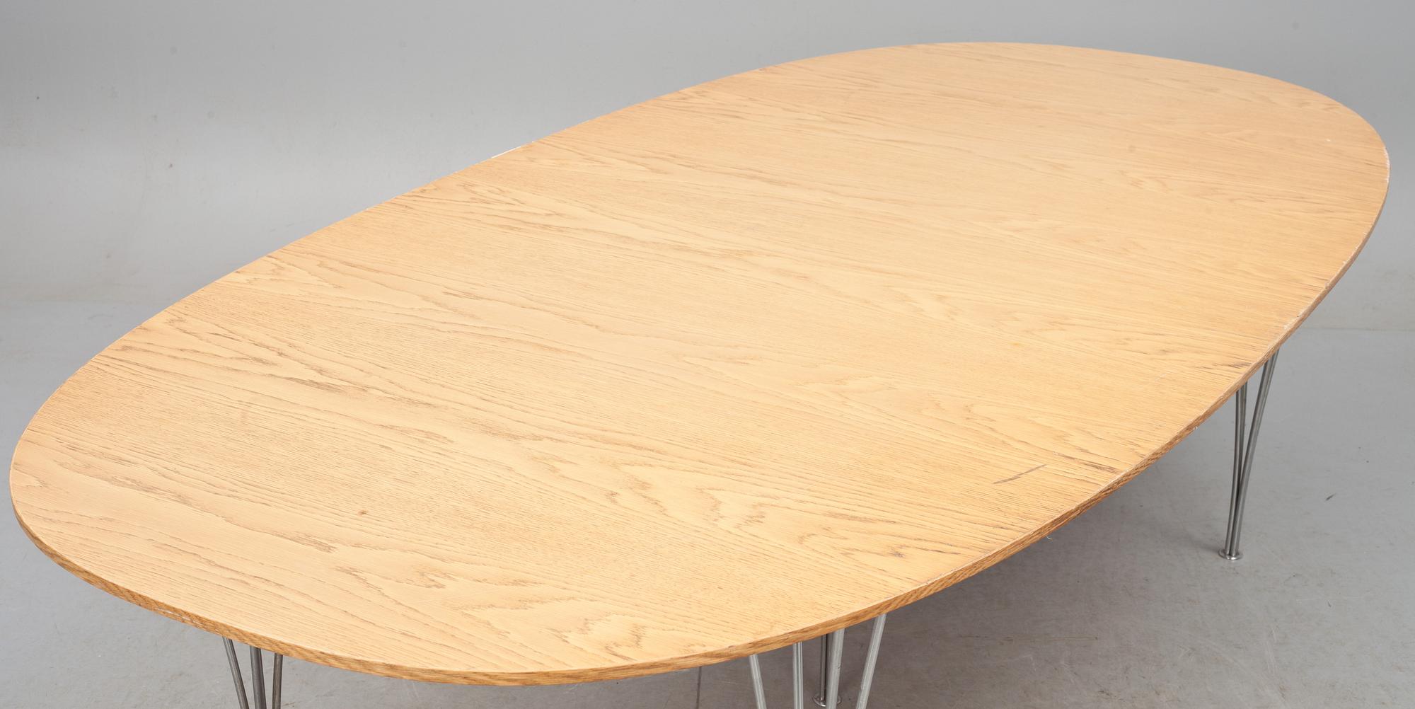 BORD. "Superellips", design Piet Hein och Bruno Mathsson.