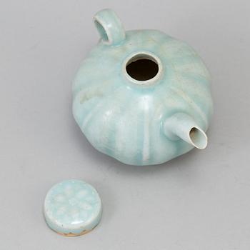 A Chinese porcelain Qingbai teapot and cover, probably Song dynasty (960-1279).