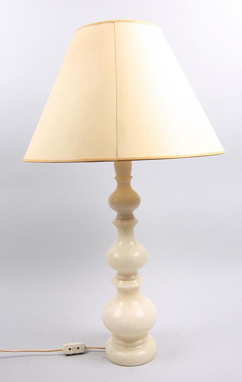 BORDSARMATUR, alabaster. 1900-tal.