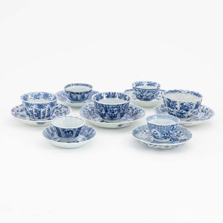 A group of seven cups with saucers, Qing dynasty, Kangxi (1662-1722).