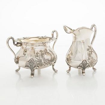 Kermakko ja sokerikko, hopea, 1939, Kultakeskus, ja sirotinlusikka, 1921 Helsinki.