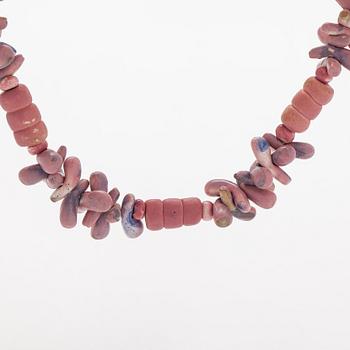 Aune Siimes, collier, handgjorda pärlor av keramik.