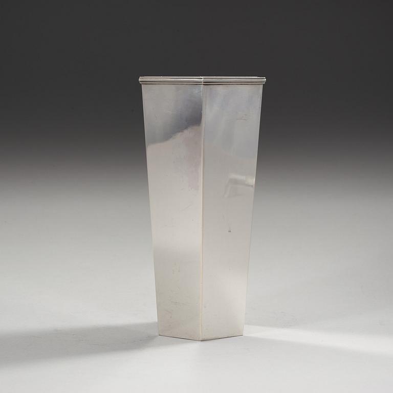 A Wiwen Nilsson sterling hexagonal vase, Lund 1947.