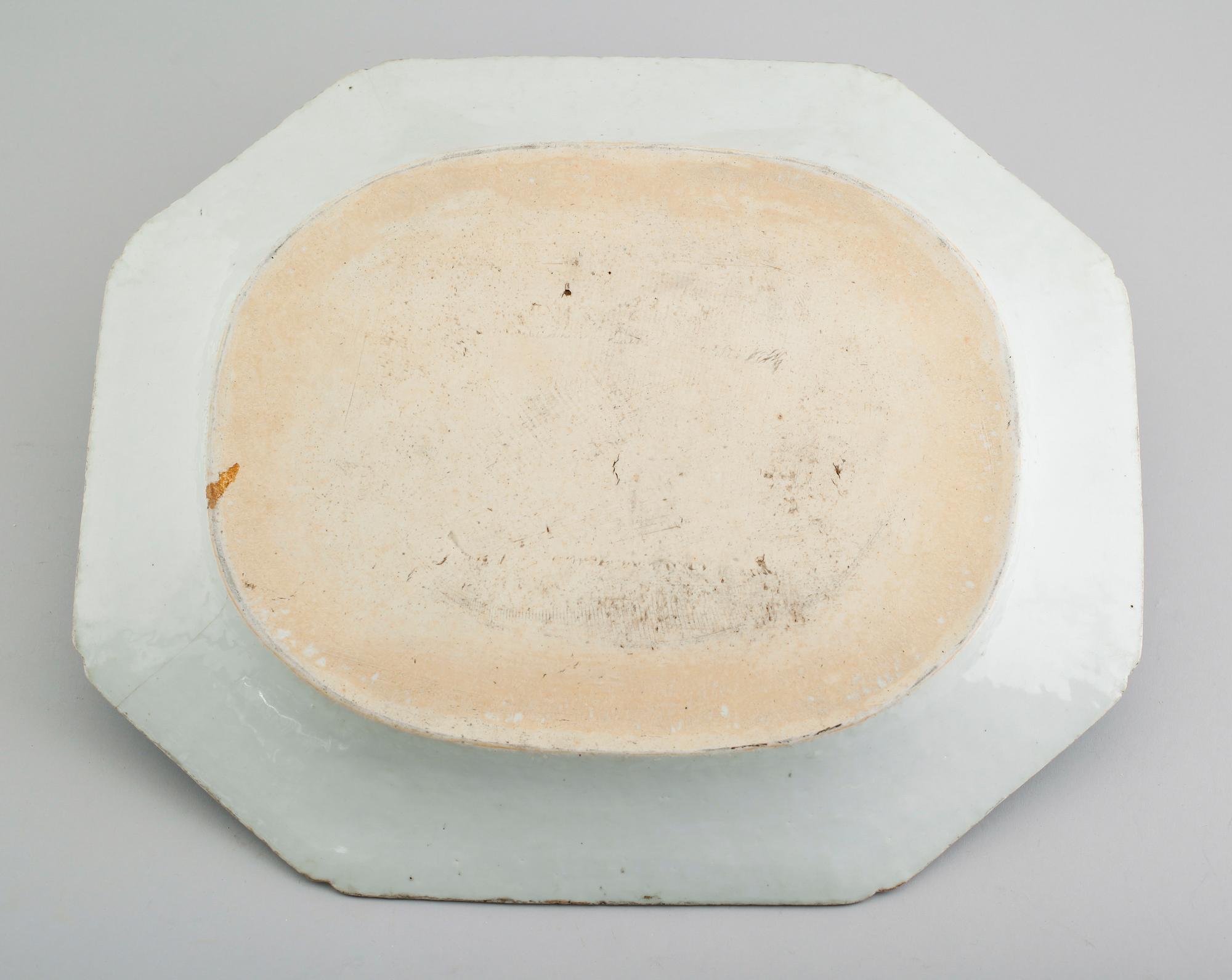 STEKFAT, porslin, Kina, Qianlong 1736-1795.