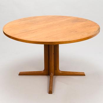 NIELS OLE MØLLER, A mid-20th-century extending dining table for Gudme Möbelfabrik, Denmark.