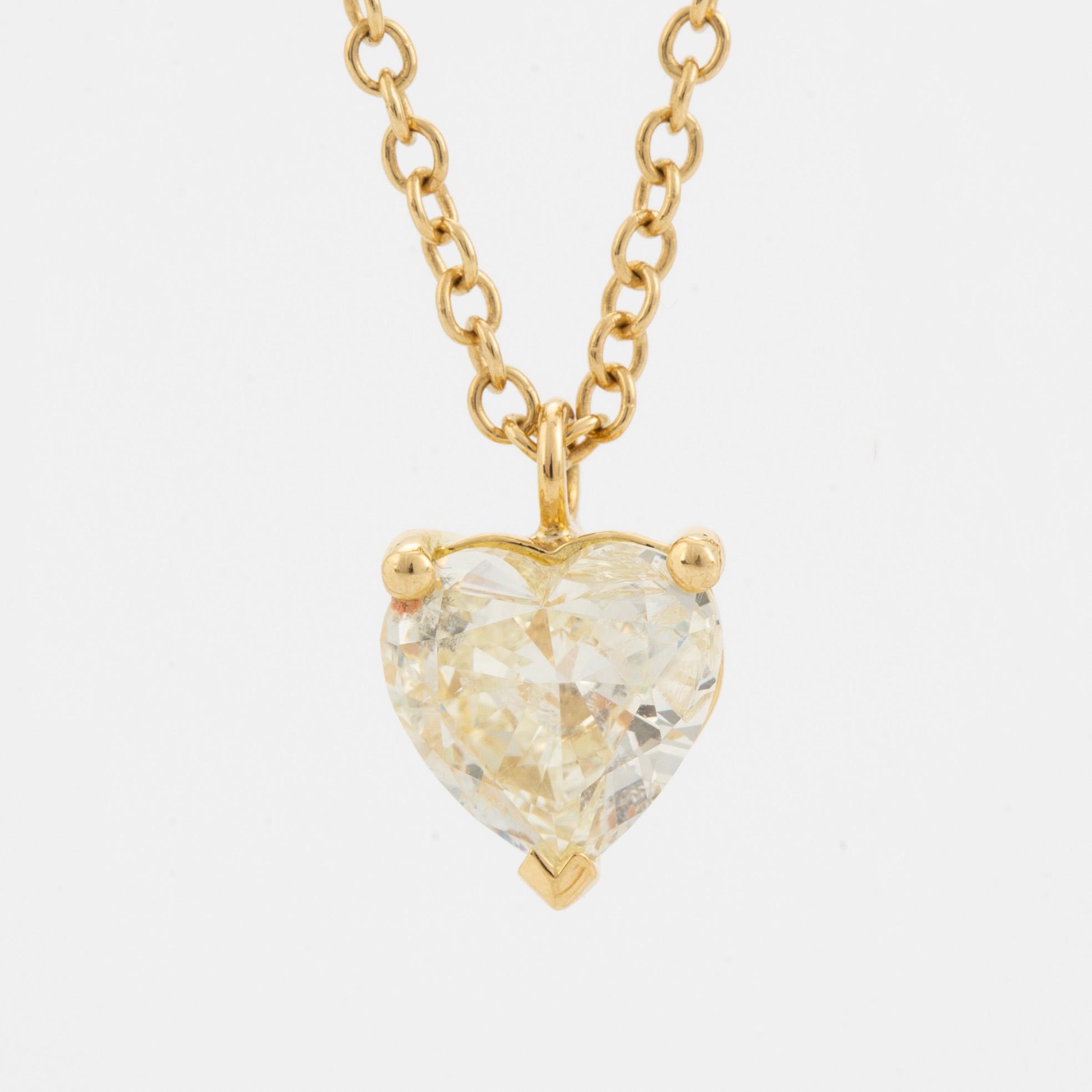 Collier med hjärtslipad diamant.