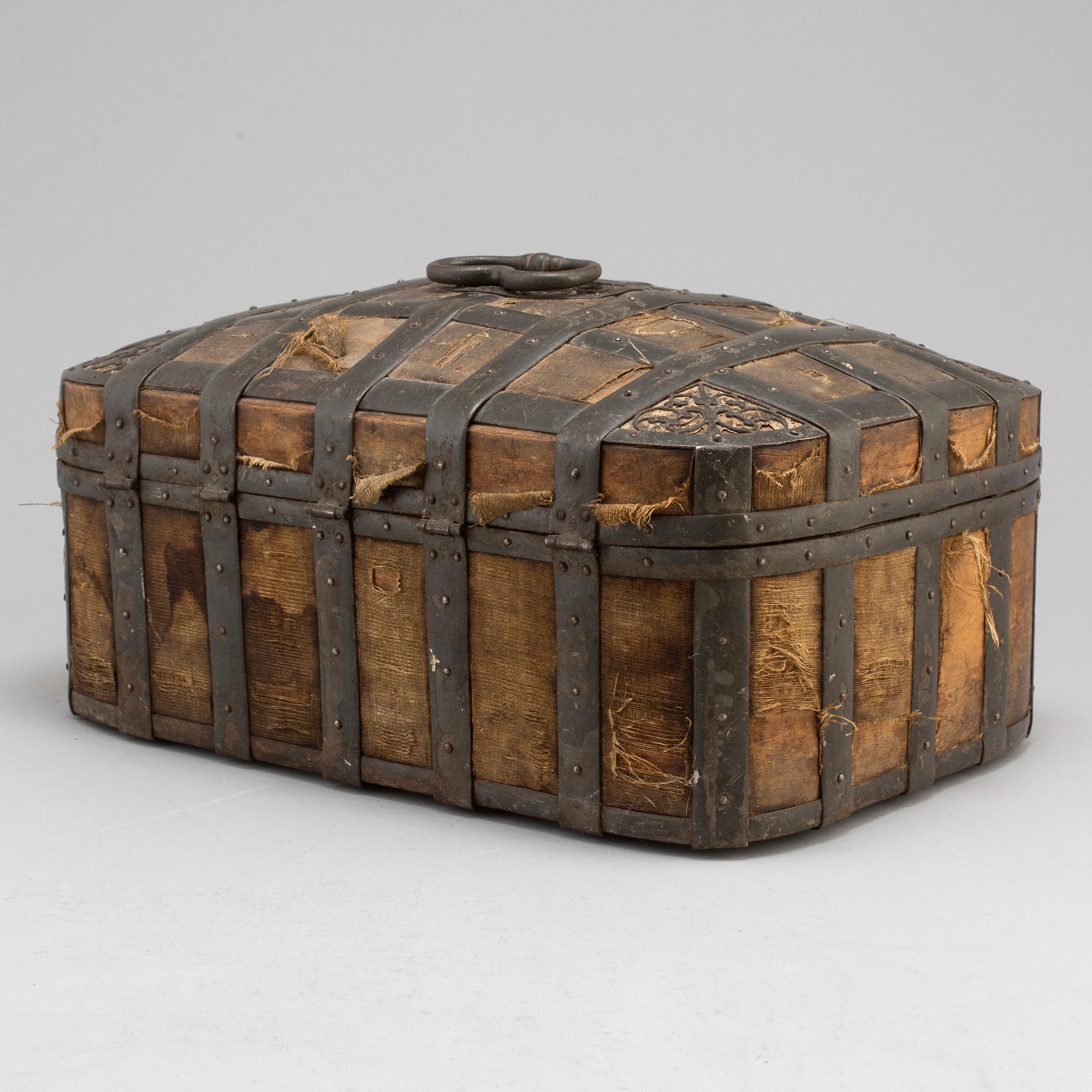 COFFER, 17th Century.