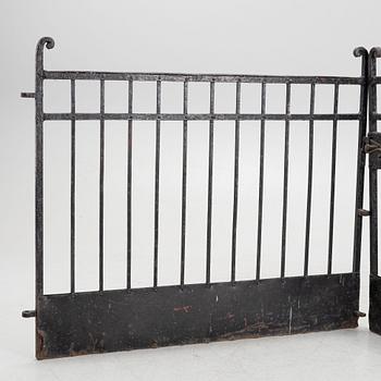 Grindar, ett par, 1900-talets första hälft.