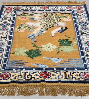 MATTO,  a semi-antique/an old silk China figural relief, ca 176-177 x 121,5-125,5 cm.