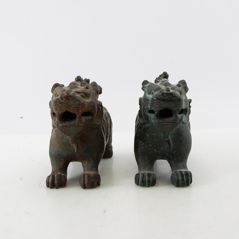 Incense burners 2 pcs in the form of Foo dogs China 20th century bronze.