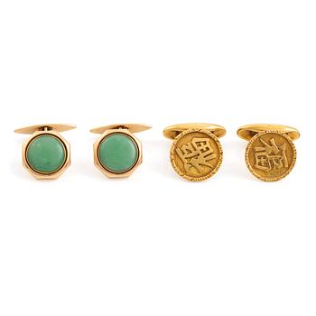 A set with two Chinese cuff links and two jade carvings, early 20th Century.