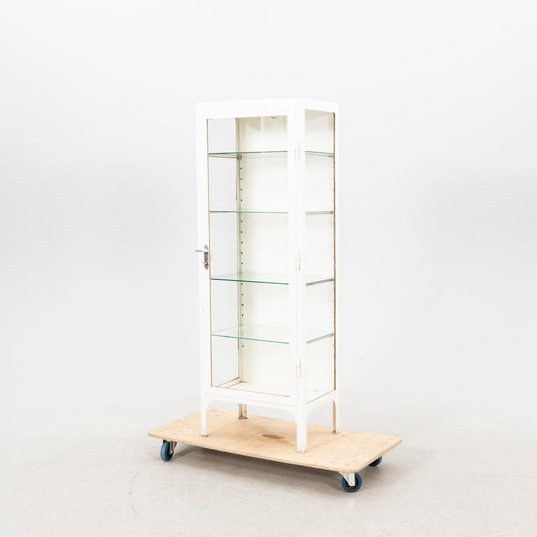 Läkarskåp Mellaneuropa 1900-talets mitt.