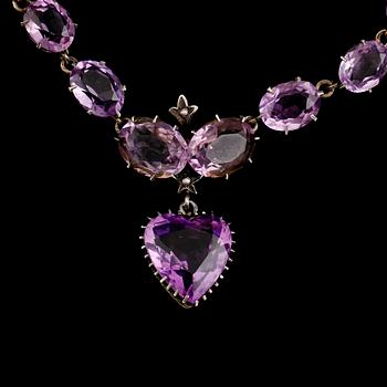 COLLIER, silver, med fasetterade ametister, 1900-talets första hälft.