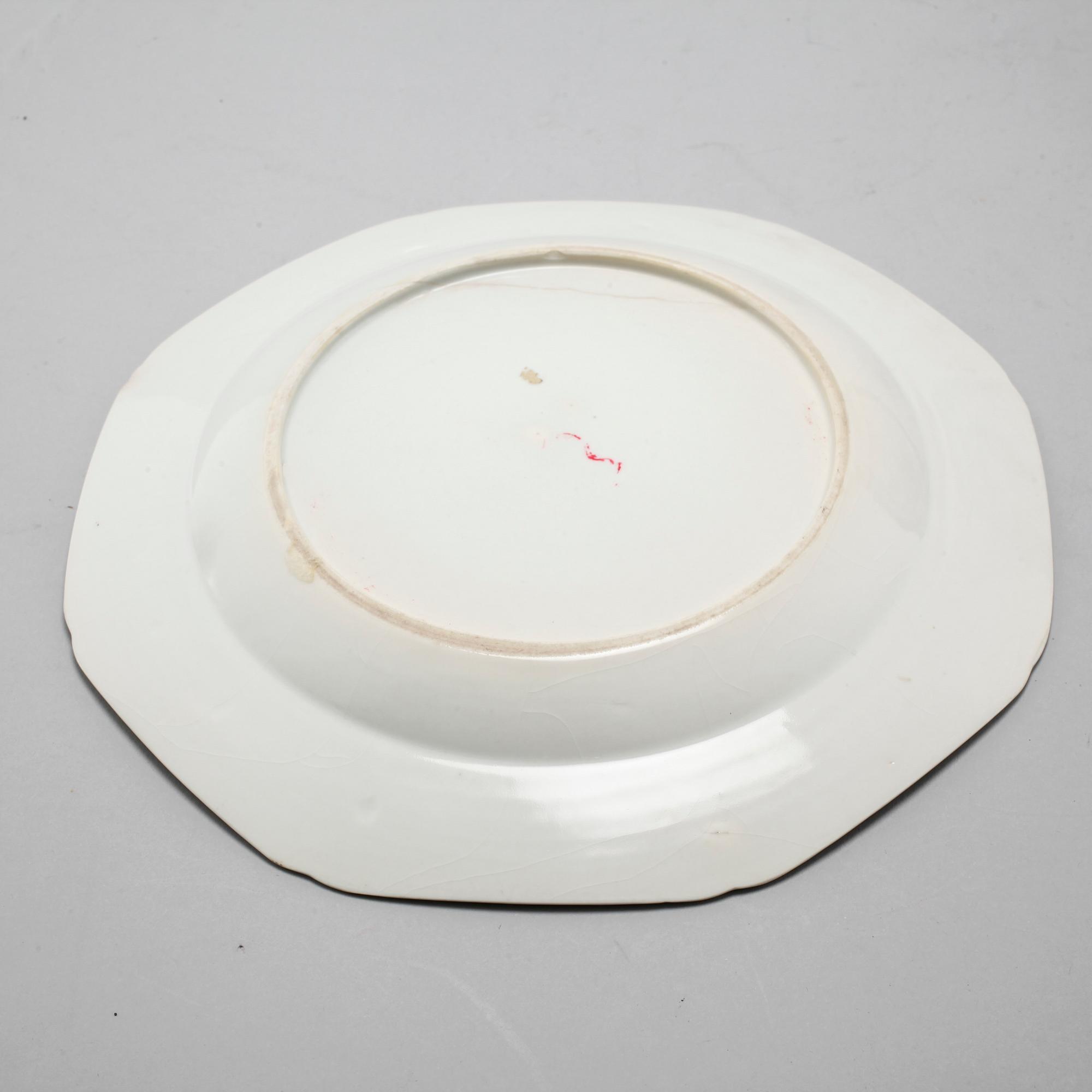 A chinese blue and white serving dish and two plates, 18th century and from the around year 1800.