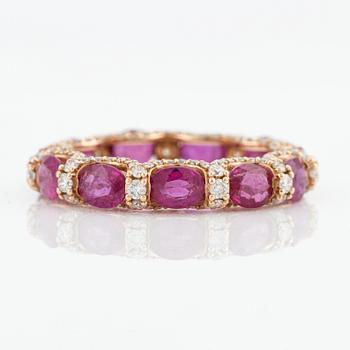 Ring with pink sapphires and brilliant-cut diamonds.