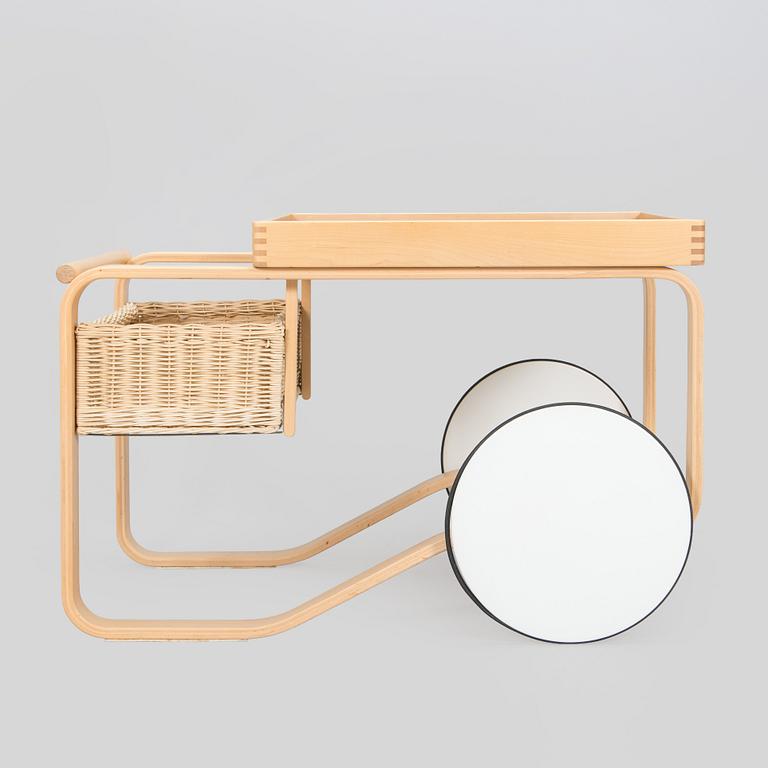 Alvar Aalto, tarjoiluvaunu, Artek, 2006.