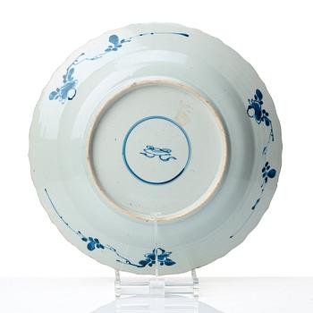 A blue and white dish, Qing dynasty, Kangxi (1662-1722).