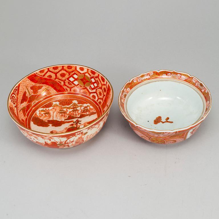 A group of three bowls and a vase, Japanese, part Nabeshima, 19th/20th Century.