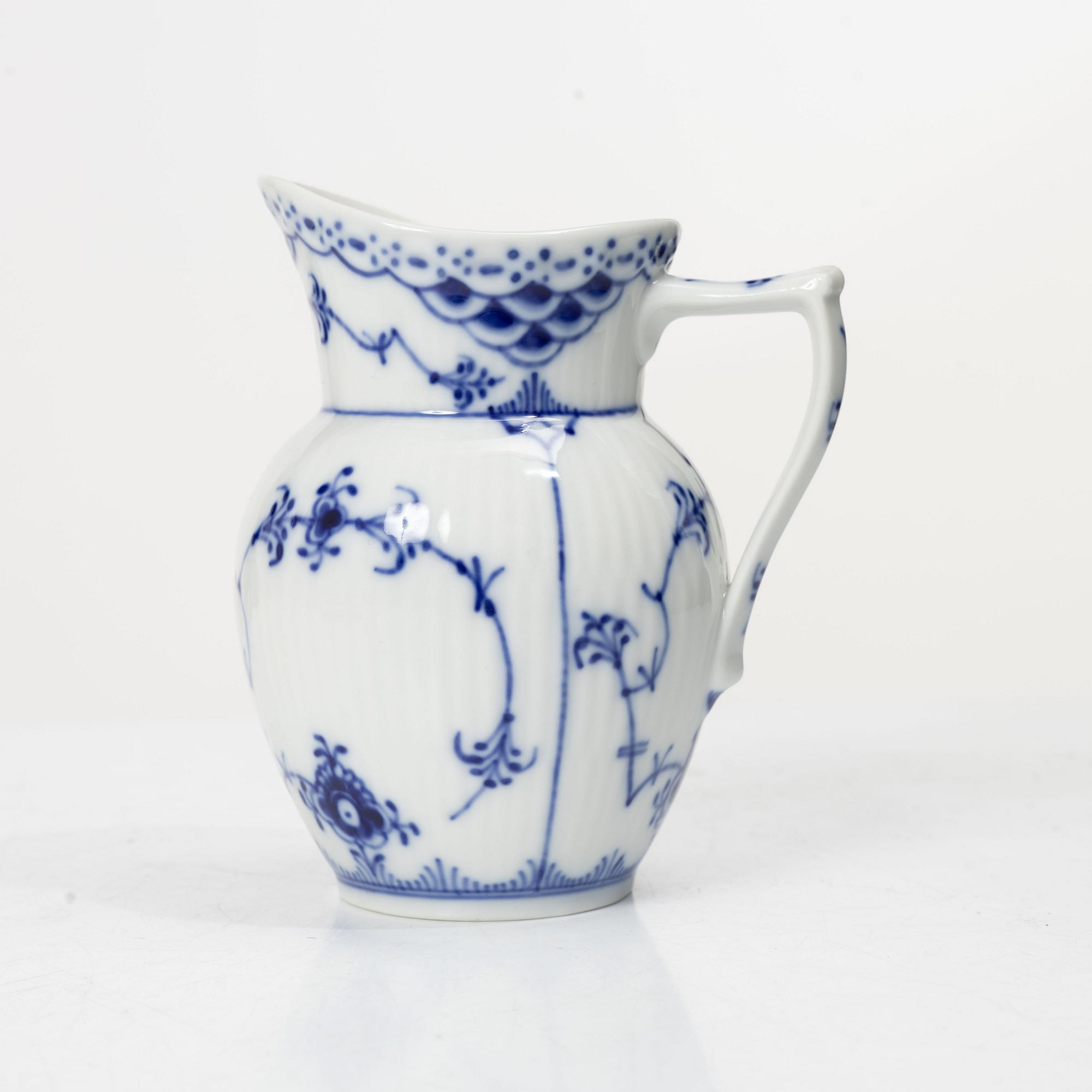 Royal Copenhagen, Coffee service, approx. 50 pieces, porcelain, "Musselmalet", Denmark.