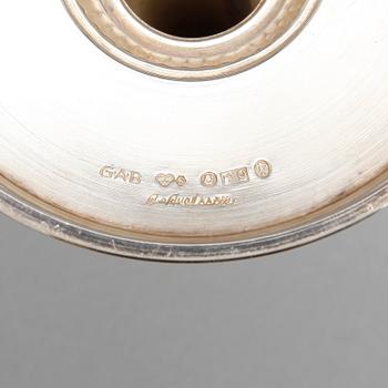 LJUSSTAKAR, ett par. Silver. Ainar Axelsson, GAB, Stockholm, 1956. Totalvikt: ca 324 gram.