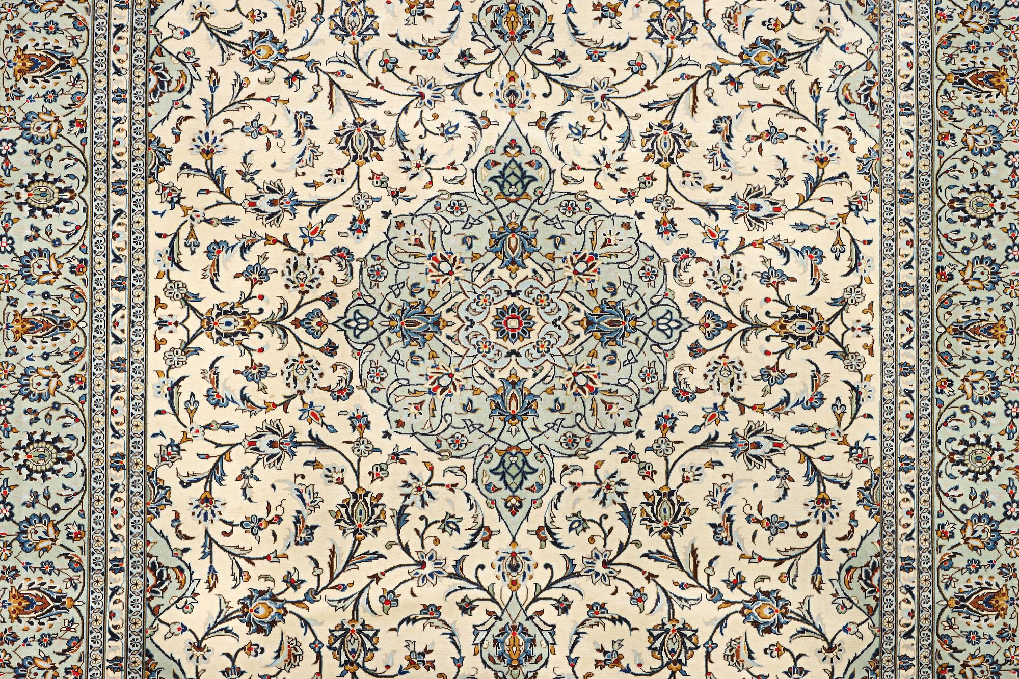 A Kashan carpet, c. 400 x 290 cm.