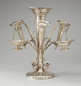 A grand silver centrepiece, Birmingham 1915.
Weight 3,8 kg.