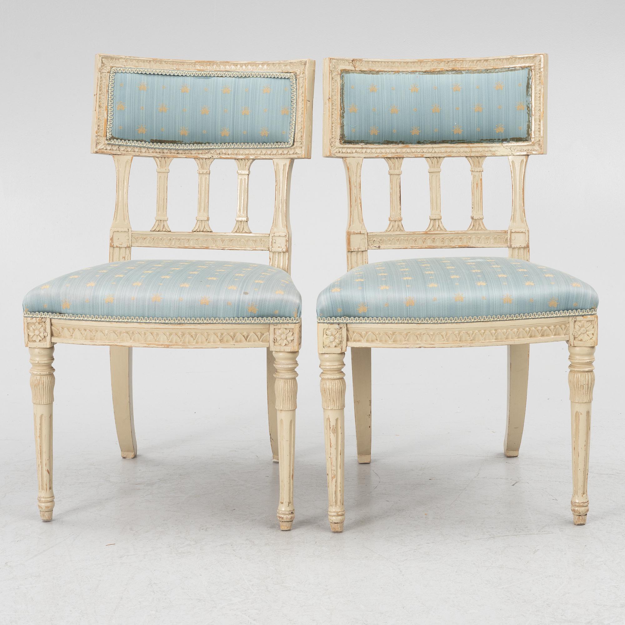 Stolar, ett par, sengustavianska, omkring år 1800.