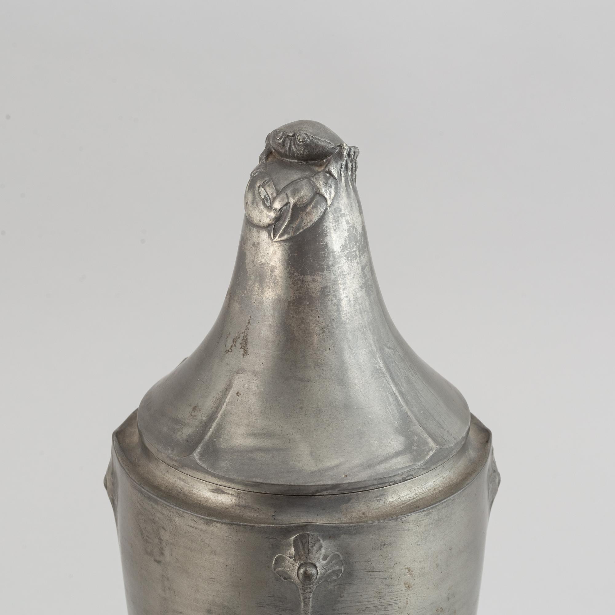 Pokal med lock, tenn, jugend, Schreuder & Olsson, Stockholm, 1909.