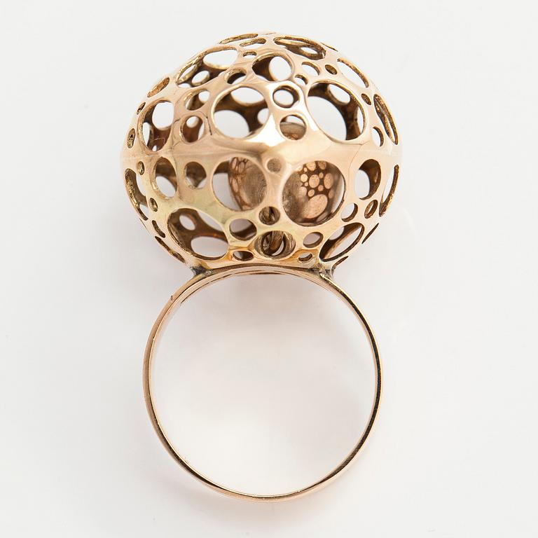 Liisa Vitali, a 14K gold ring, "Ladybug", Aatos Hauli, Helsinki 1969.