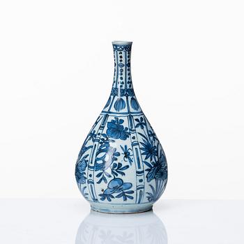 Flaska, kraakporslin. Mingdynastin, Wanli 1572-1620).