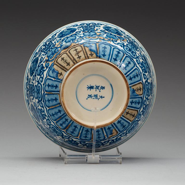 A blue and white bowl, Qing dynasty, 18th century. With Chenghuas six characters mark.