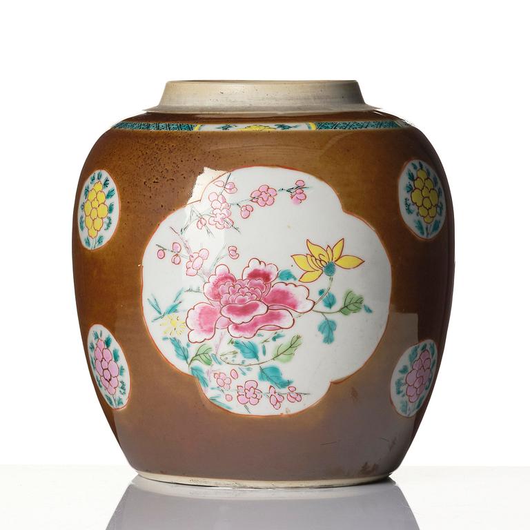 Kruka, porslin. Qingdynastin, 1700-tal.