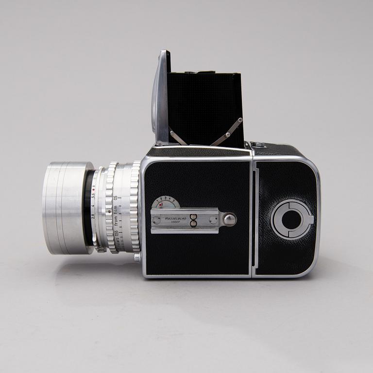 A 1955 HASSELBLAD 1000F CAMERA WITH ACCESSORIES.