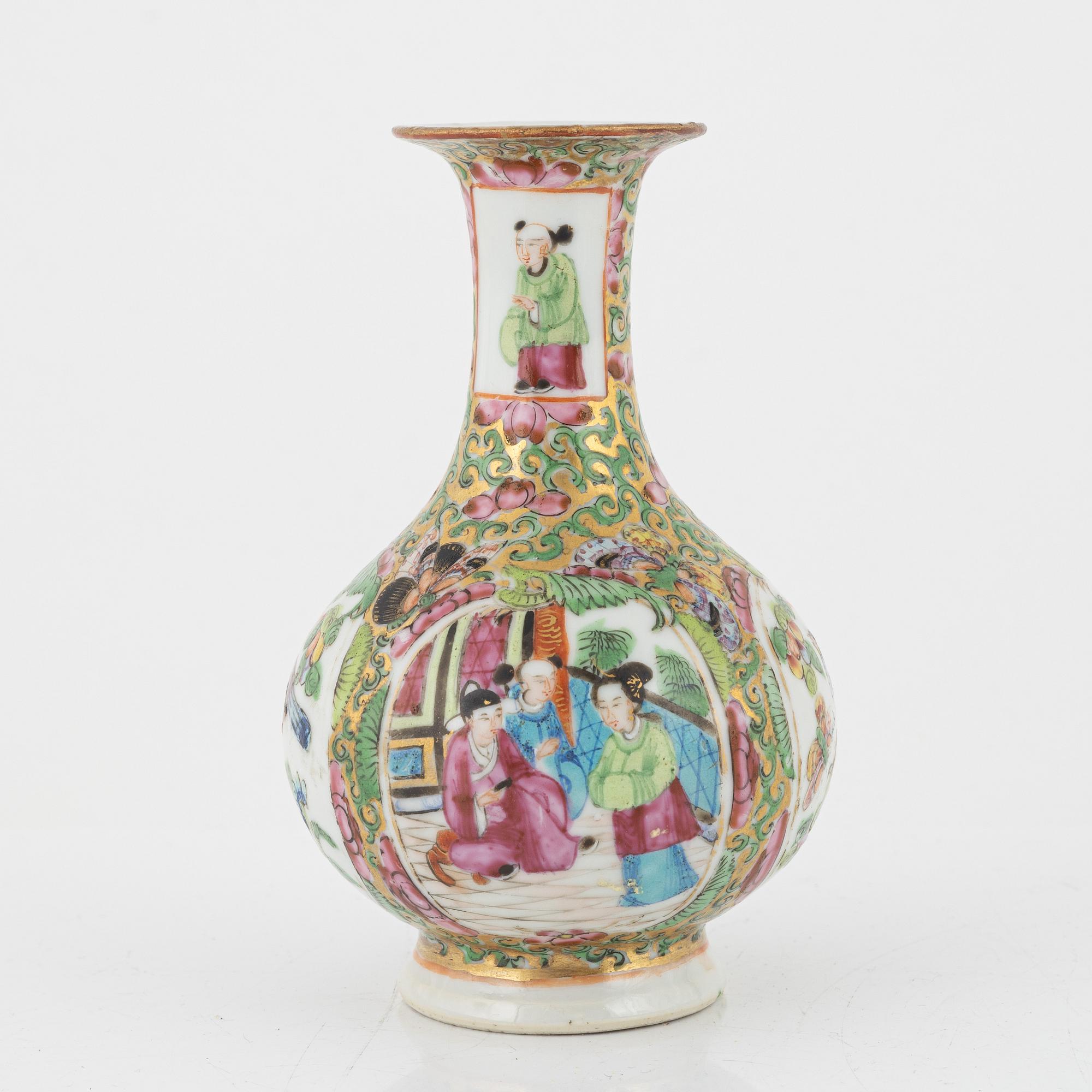 Tallrikar, 5 st, samt en vas, porslin, Kanton, Kina, 1800-talets andra hälft.