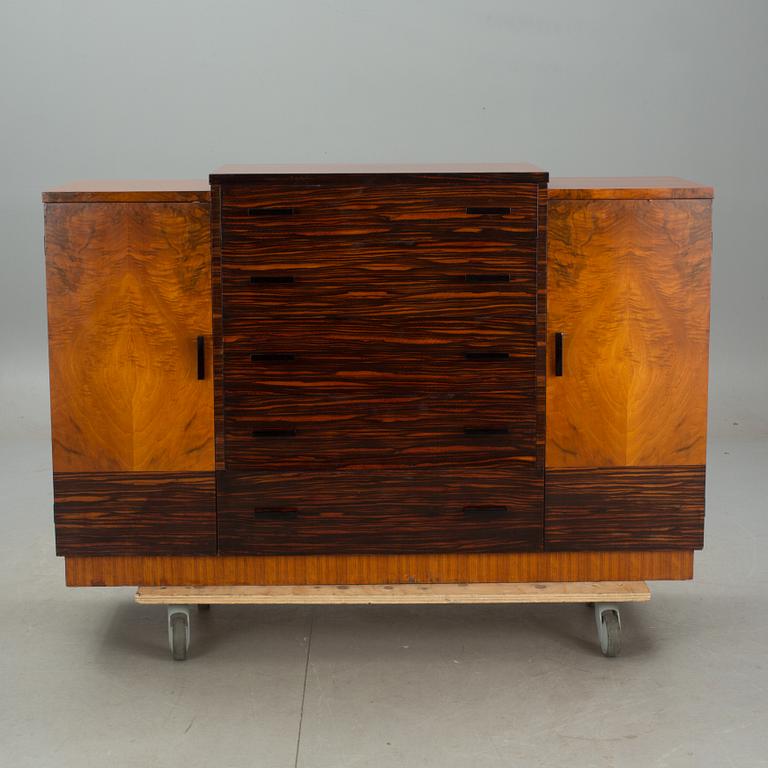 SKÅP, art déco, 1900-talets andra kvartal, märkt "Rockford Chair and Furn Co, Illinois".
